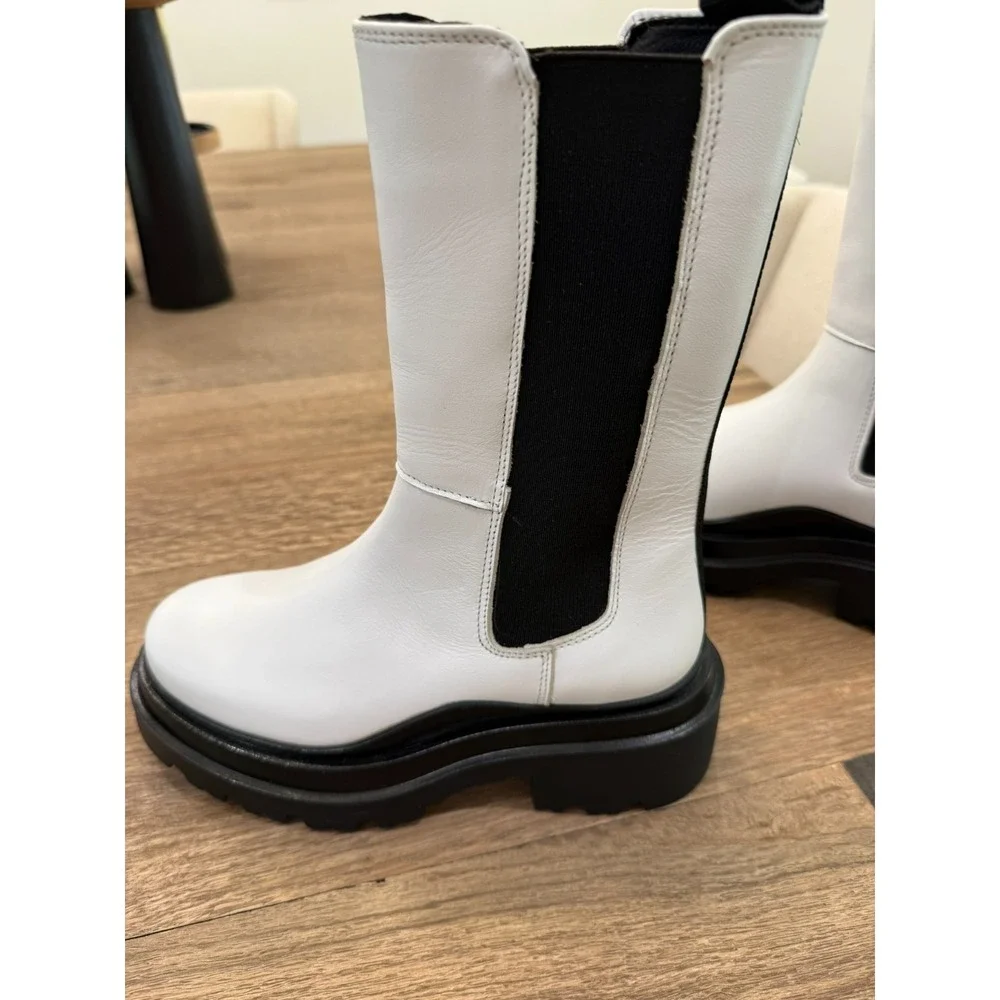 NWOB Bloomingdale's Aqua Jessy White Leather Pull On Chelsea Boots Booties 6.5 M